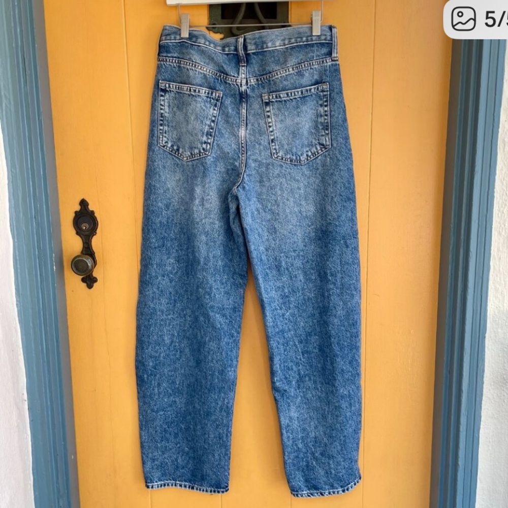 GAP Barrell High Rise Jean with Assymetric Waistand Button Fly - Picture 2 of 4
